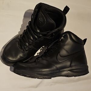 Nike Men's All-Black Leather Boots
